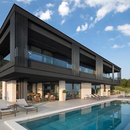 Panoramica: Luxury Seaside Retreat Near Labin-rabac Vila