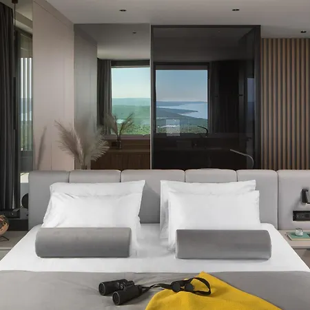 Panoramica: Luxury Seaside Retreat Near Labin-rabac