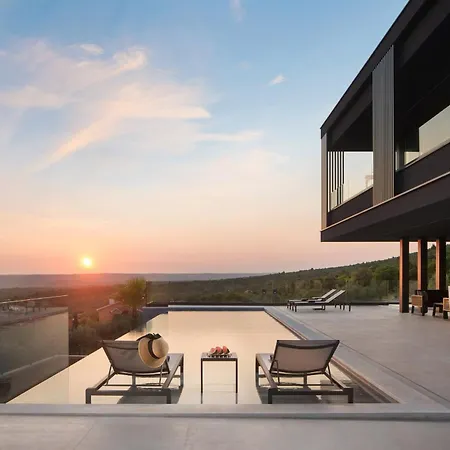 Vila Panoramica: Luxury Seaside Retreat Near Labin-rabac