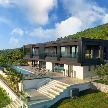 Villa Panoramica: Luxury Seaside Retreat Near Labin-rabac